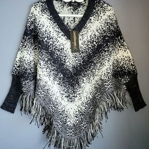 Papa Vancouver knit Poncho with sleeves